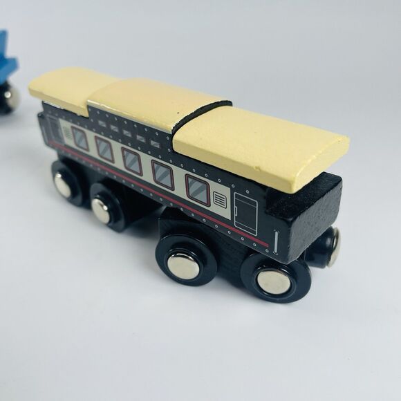 Maison Joseph Battat Wooden Train Carriage Engine Cars - Lot Of 4 - Picture 9 of 12